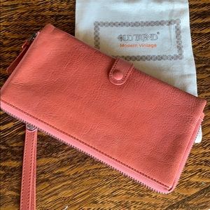 Old Trend Wristlet/Wallet